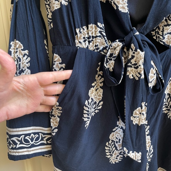 Love Riche navy blue printed bell sleeve romper - Picture 8 of 10